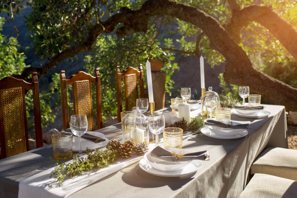 Al Fresco Dining Oasis